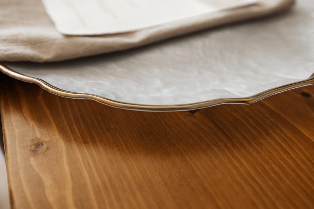 Glass Pearlescent Charger Plate - Gold Scalloped Rim - Image 3