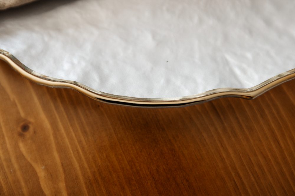 Glass Pearlescent Charger Plate - Gold Scalloped Rim - Image 4