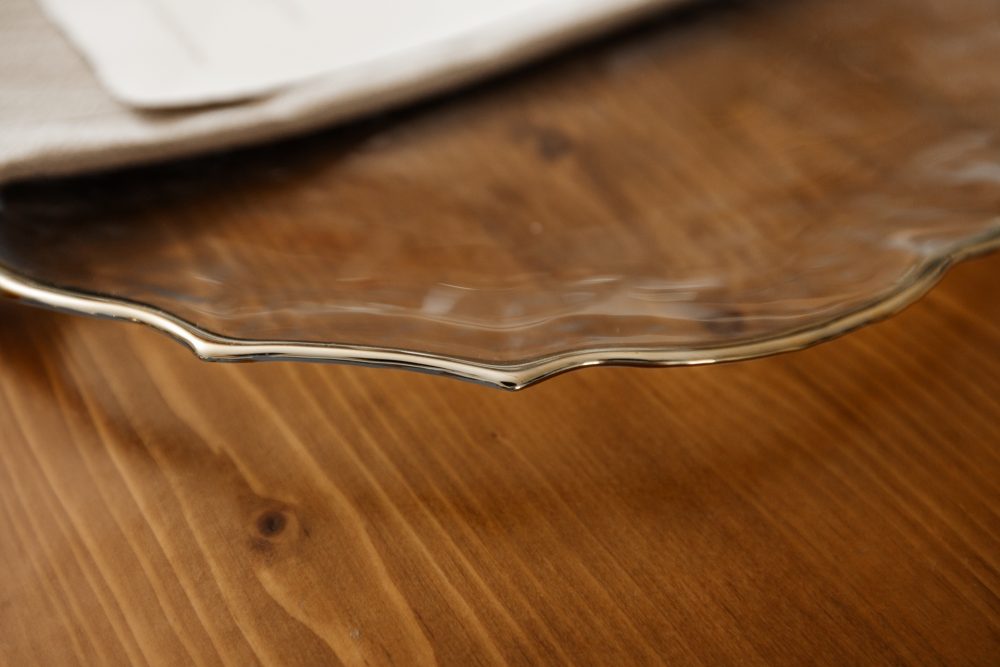 Clear Glass Charger Plate - Gold Scalloped Rim - Image 3