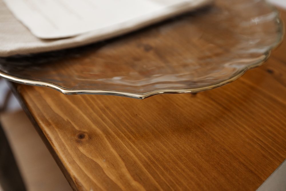 Clear Glass Charger Plate - Gold Scalloped Rim - Image 4